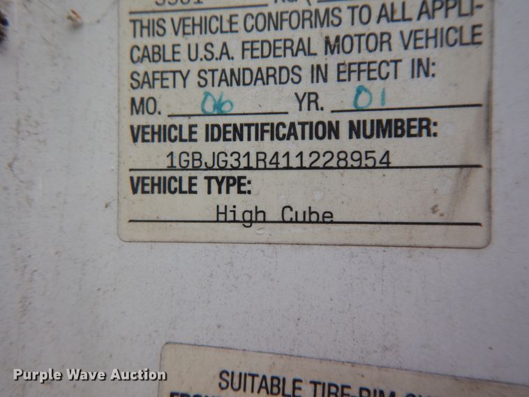 image for item IL9327 2001 Chevrolet Express G3500  box truck