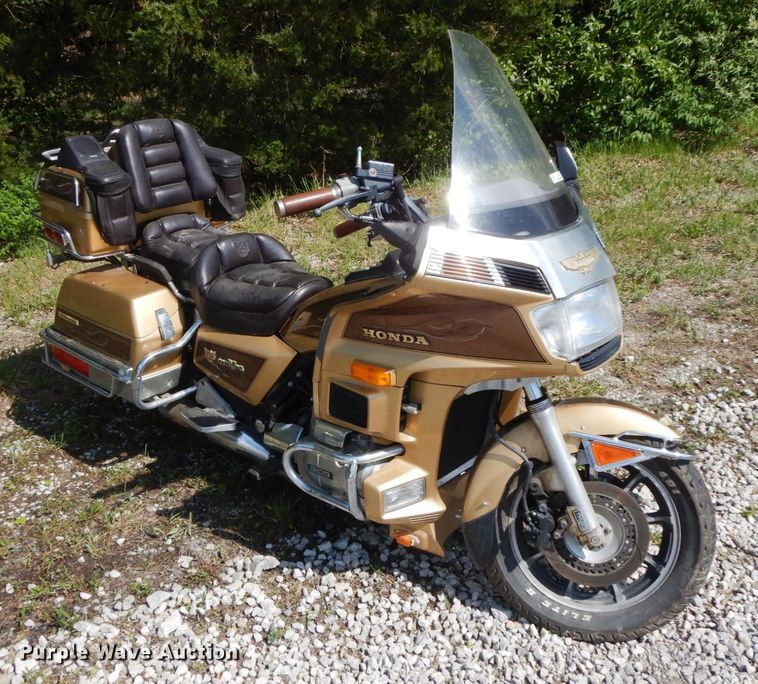 image for item IL9329 1985 Honda Gold Wing  motorcycle