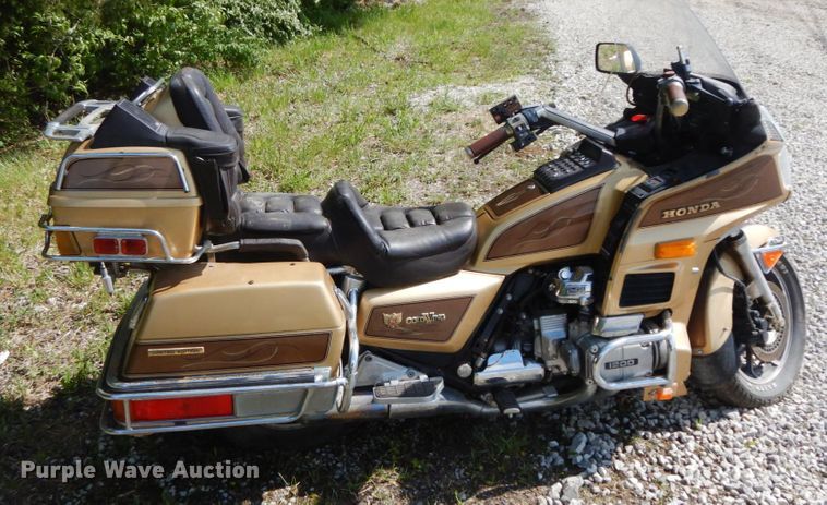 image for item IL9329 1985 Honda Gold Wing  motorcycle