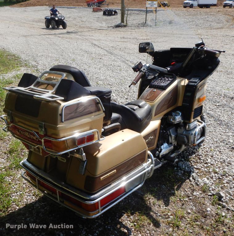 image for item IL9329 1985 Honda Gold Wing  motorcycle