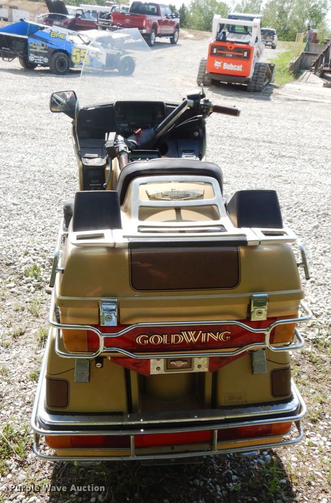 image for item IL9329 1985 Honda Gold Wing  motorcycle