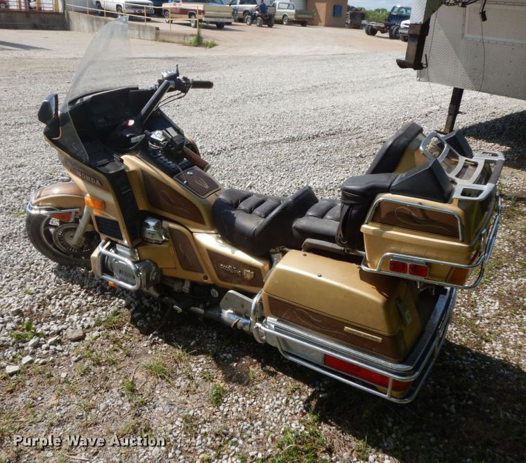 image for item IL9329 1985 Honda Gold Wing  motorcycle