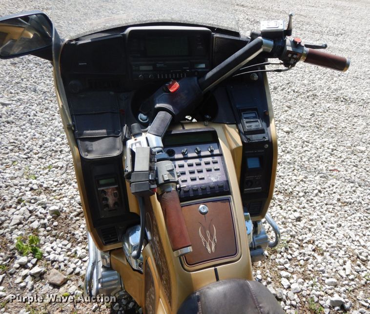 image for item IL9329 1985 Honda Gold Wing  motorcycle