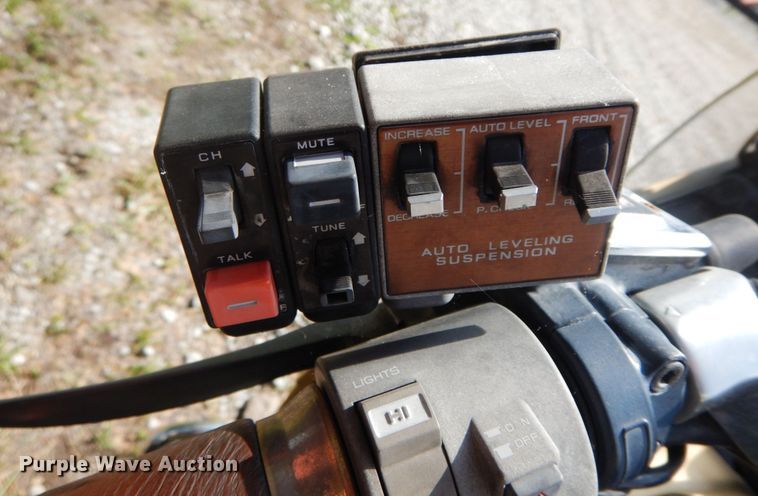 image for item IL9329 1985 Honda Gold Wing  motorcycle