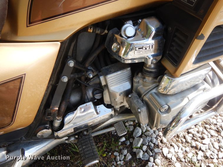 image for item IL9329 1985 Honda Gold Wing  motorcycle