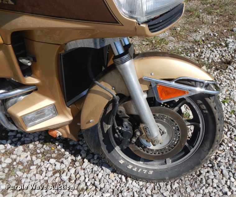 image for item IL9329 1985 Honda Gold Wing  motorcycle