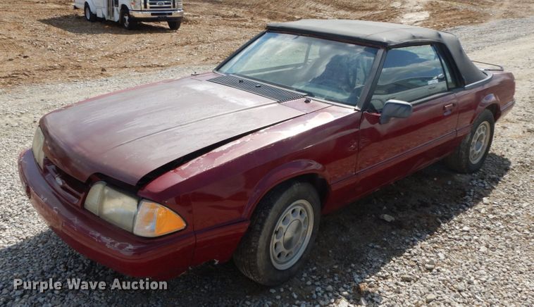 image for item IL9330 1989 Ford Mustang  convertible