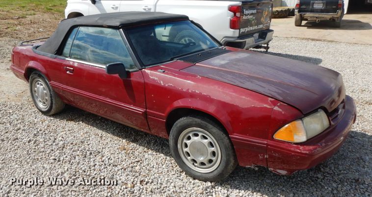 image for item IL9330 1989 Ford Mustang  convertible