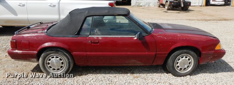 image for item IL9330 1989 Ford Mustang  convertible
