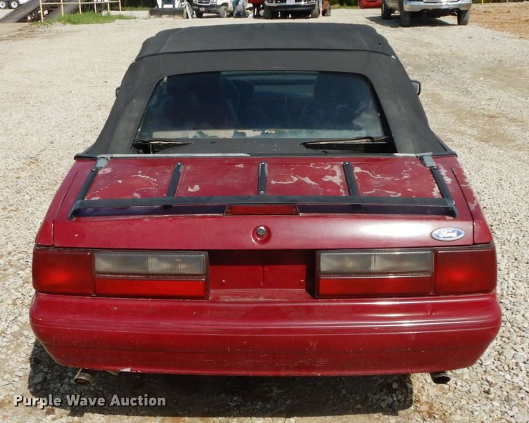 image for item IL9330 1989 Ford Mustang  convertible