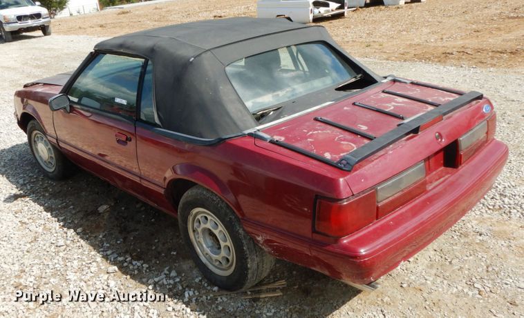 image for item IL9330 1989 Ford Mustang  convertible