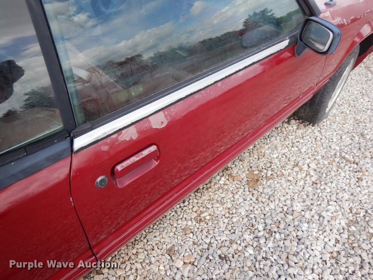 image for item IL9330 1989 Ford Mustang  convertible