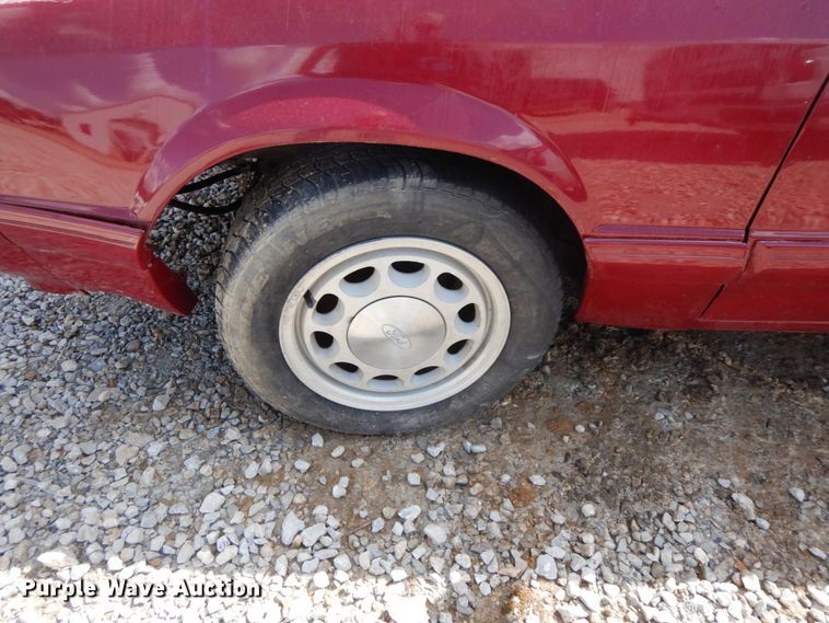 image for item IL9330 1989 Ford Mustang  convertible