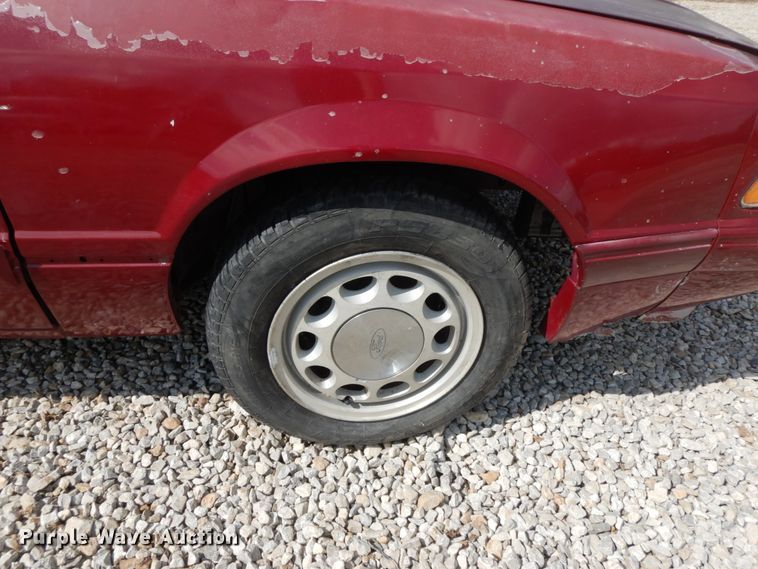 image for item IL9330 1989 Ford Mustang  convertible
