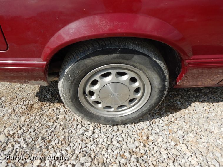 image for item IL9330 1989 Ford Mustang  convertible