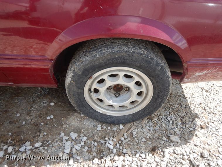 image for item IL9330 1989 Ford Mustang  convertible