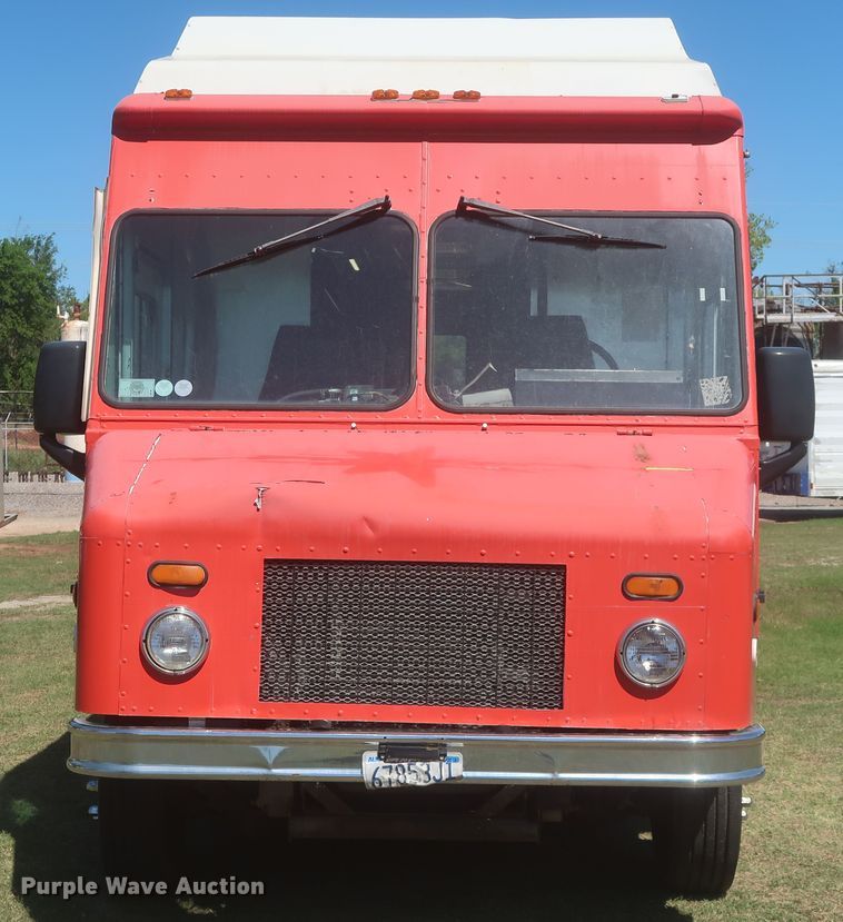 image for item IO9091 2000 Freightliner MT55  food truck