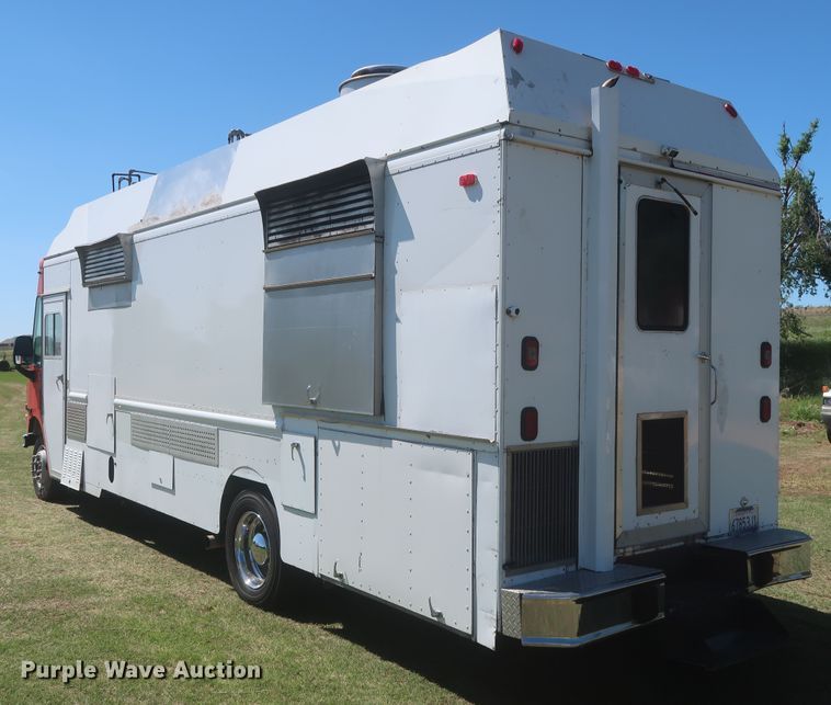 image for item IO9091 2000 Freightliner MT55  food truck