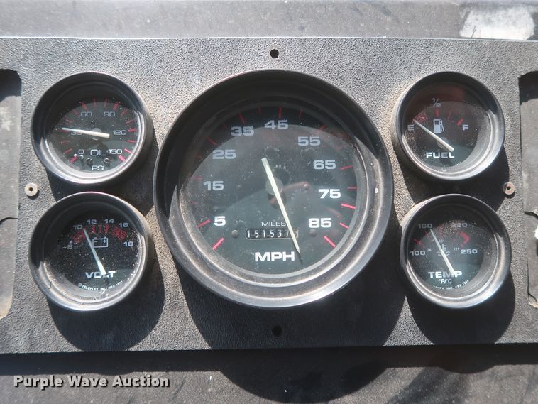 image for item IO9091 2000 Freightliner MT55  food truck