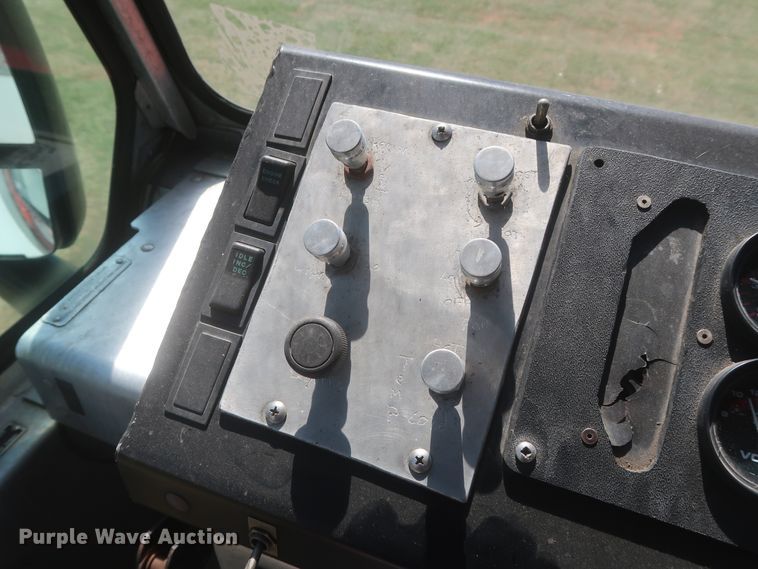 image for item IO9091 2000 Freightliner MT55  food truck