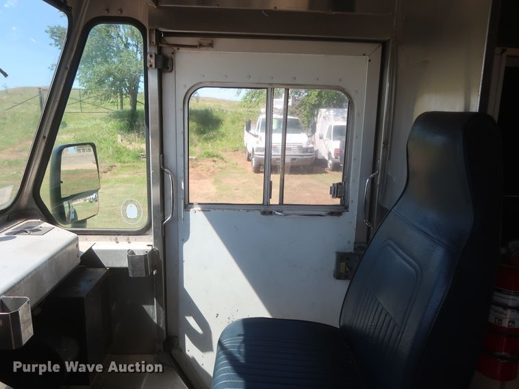 image for item IO9091 2000 Freightliner MT55  food truck