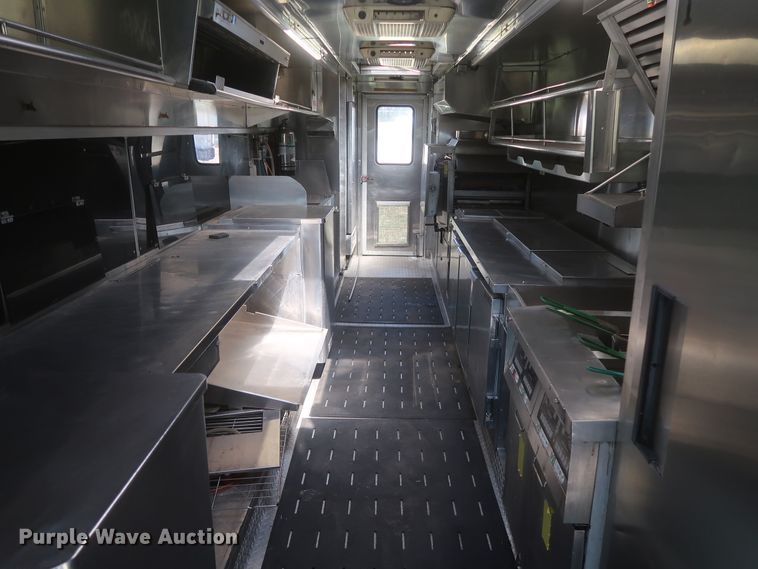 image for item IO9091 2000 Freightliner MT55  food truck