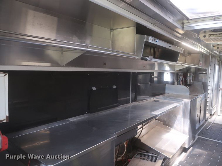 image for item IO9091 2000 Freightliner MT55  food truck