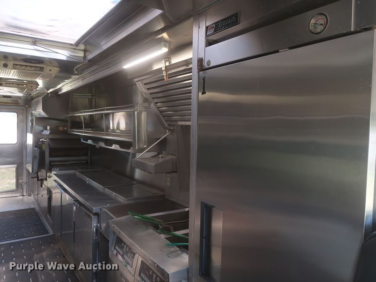 image for item IO9091 2000 Freightliner MT55  food truck