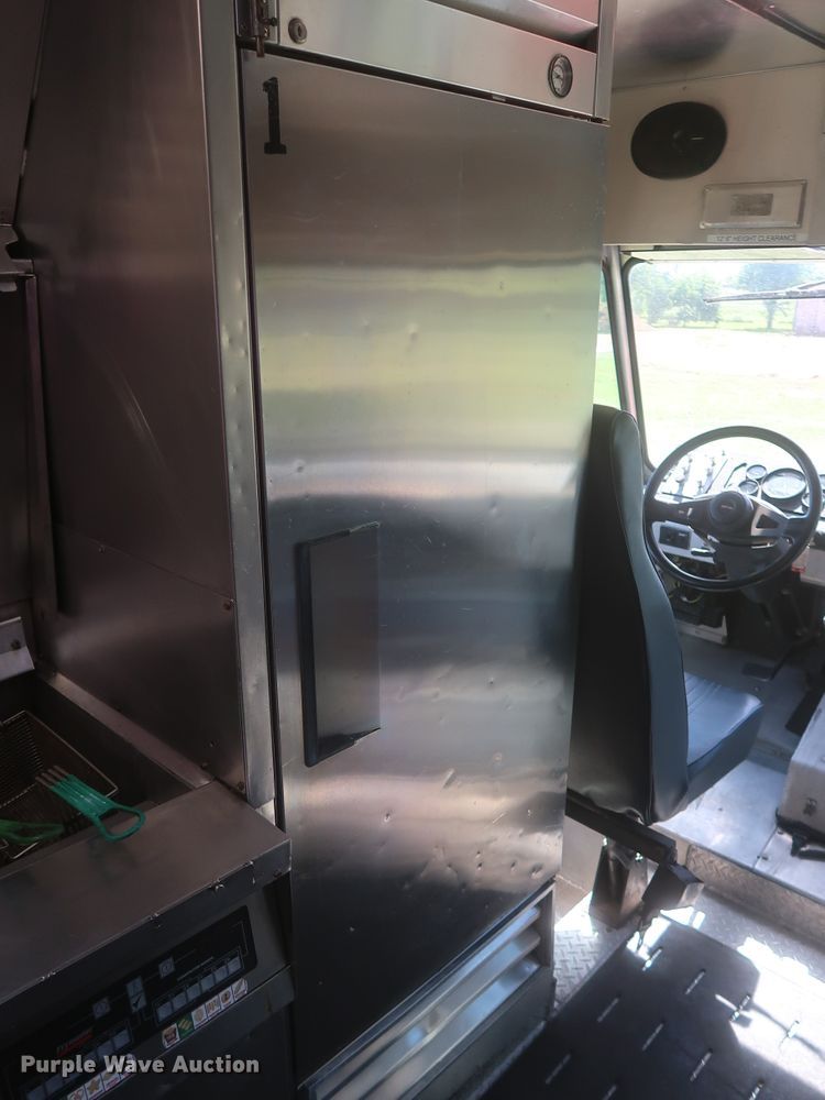 image for item IO9091 2000 Freightliner MT55  food truck