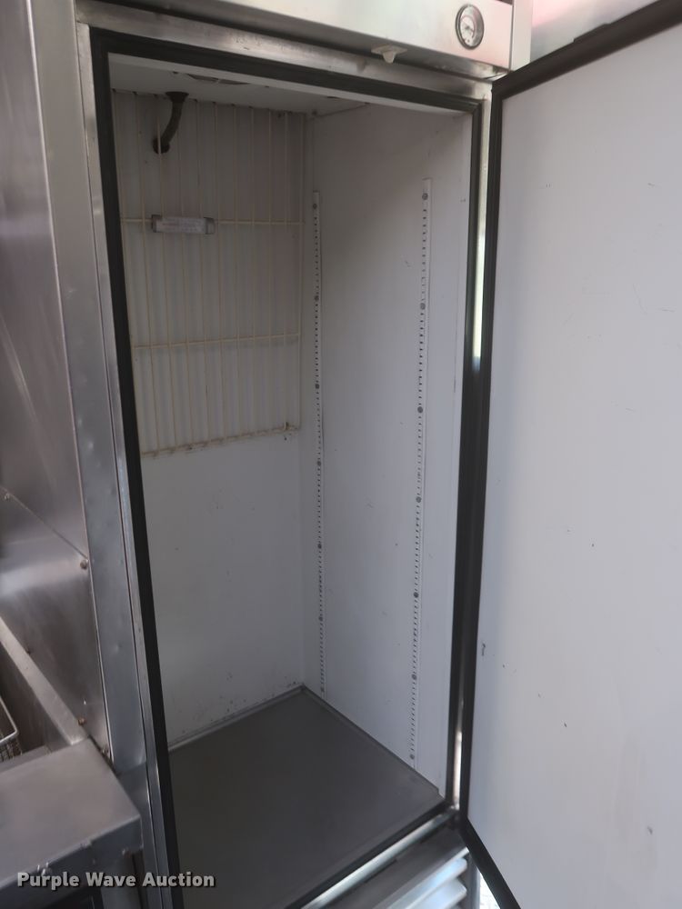 image for item IO9091 2000 Freightliner MT55  food truck