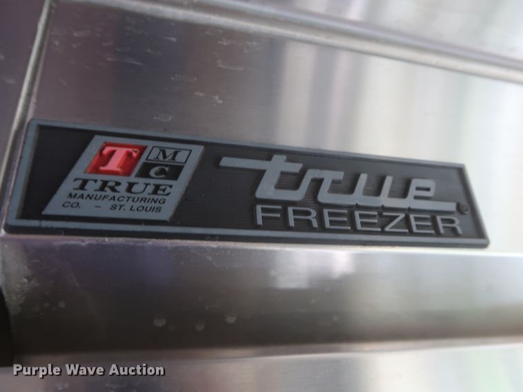 image for item IO9091 2000 Freightliner MT55  food truck