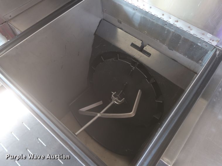 image for item IO9091 2000 Freightliner MT55  food truck