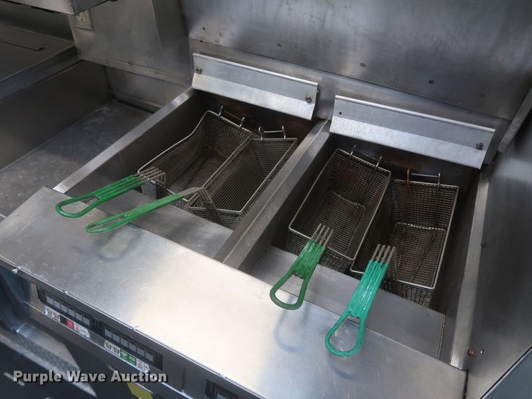 image for item IO9091 2000 Freightliner MT55  food truck