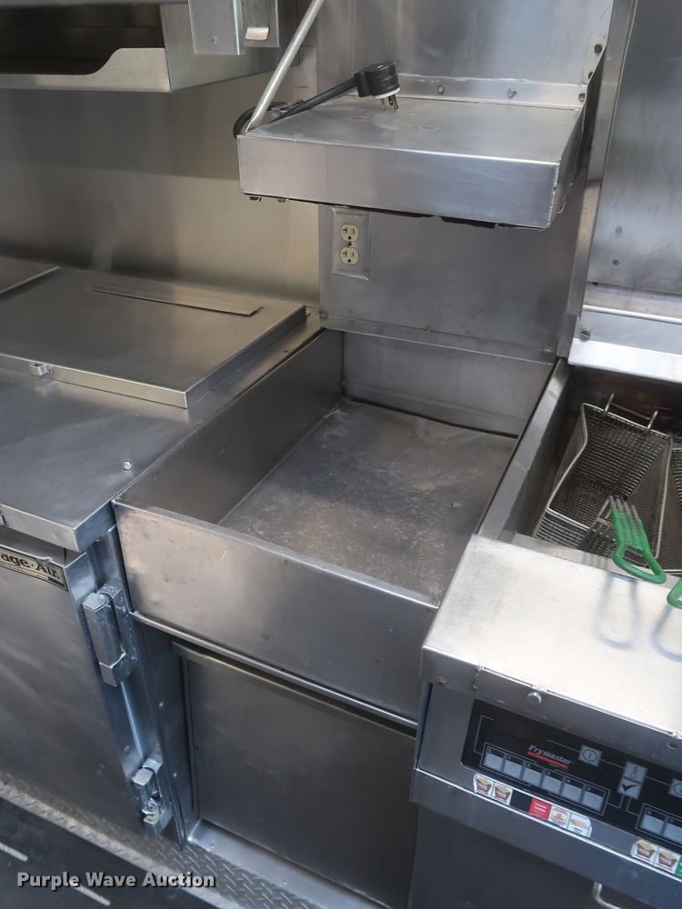 image for item IO9091 2000 Freightliner MT55  food truck