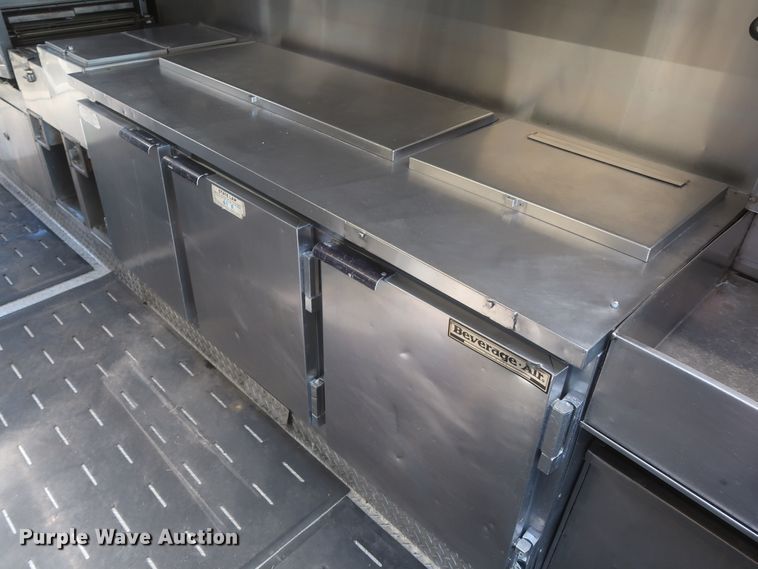 image for item IO9091 2000 Freightliner MT55  food truck