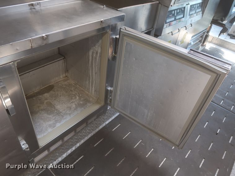 image for item IO9091 2000 Freightliner MT55  food truck