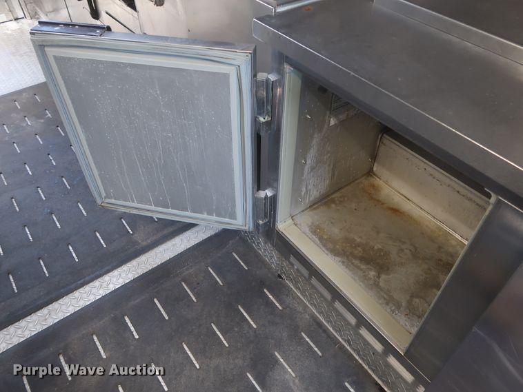 image for item IO9091 2000 Freightliner MT55  food truck