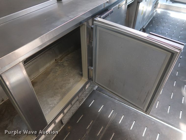 image for item IO9091 2000 Freightliner MT55  food truck