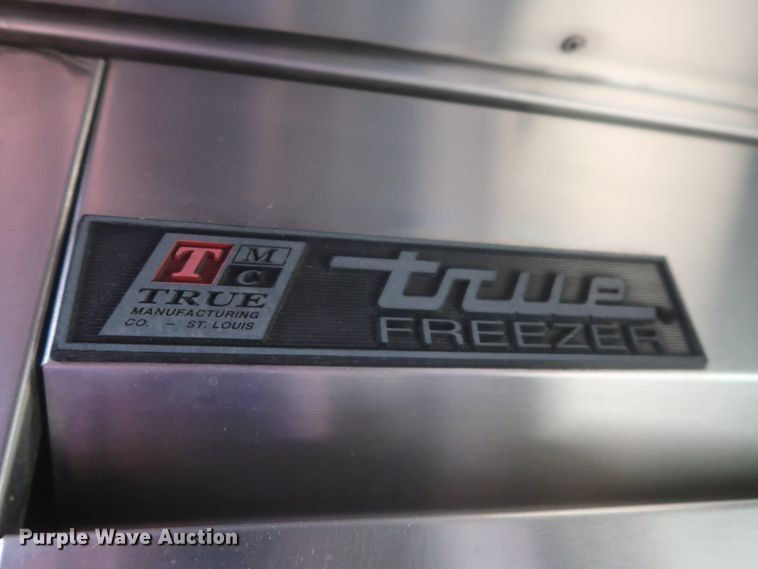 image for item IO9091 2000 Freightliner MT55  food truck