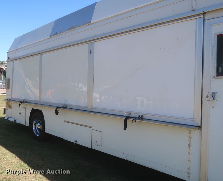 image for item IO9091 2000 Freightliner MT55  food truck