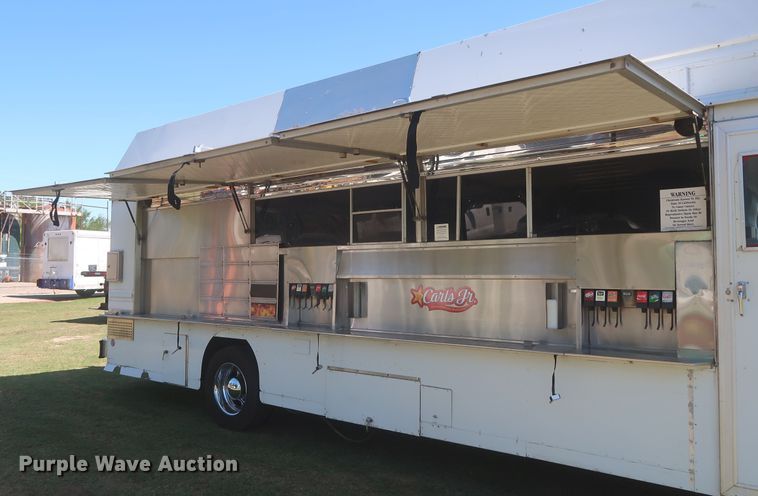 image for item IO9091 2000 Freightliner MT55  food truck