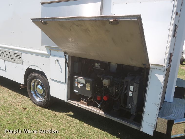 image for item IO9091 2000 Freightliner MT55  food truck