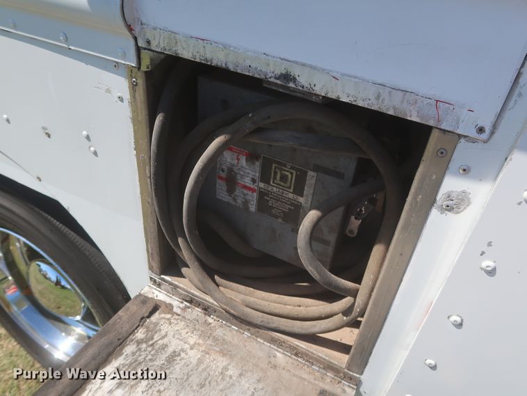 image for item IO9091 2000 Freightliner MT55  food truck