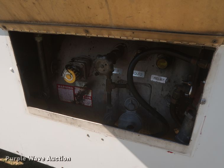 image for item IO9091 2000 Freightliner MT55  food truck