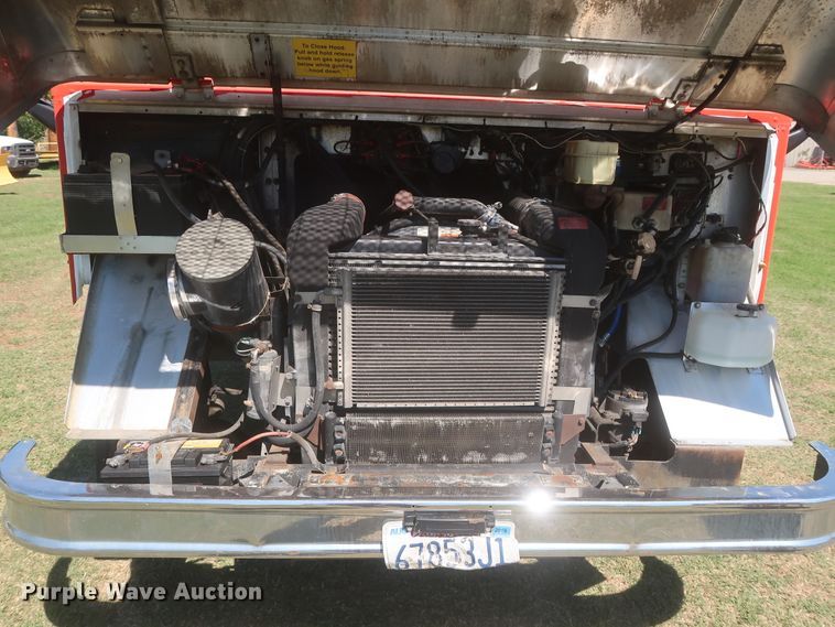 image for item IO9091 2000 Freightliner MT55  food truck