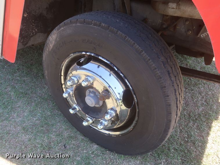 image for item IO9091 2000 Freightliner MT55  food truck