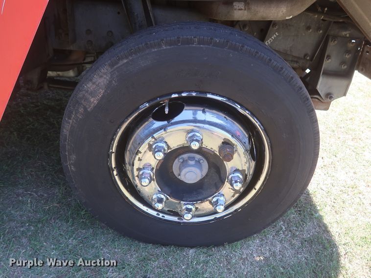 image for item IO9091 2000 Freightliner MT55  food truck