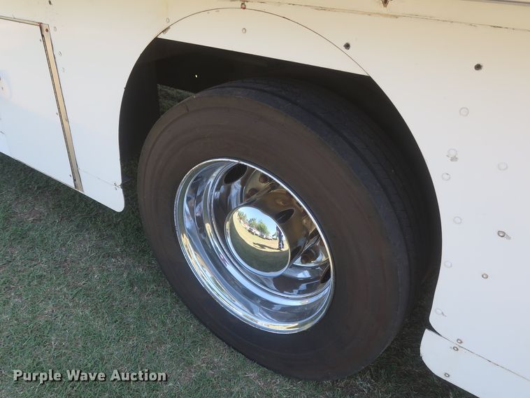 image for item IO9091 2000 Freightliner MT55  food truck