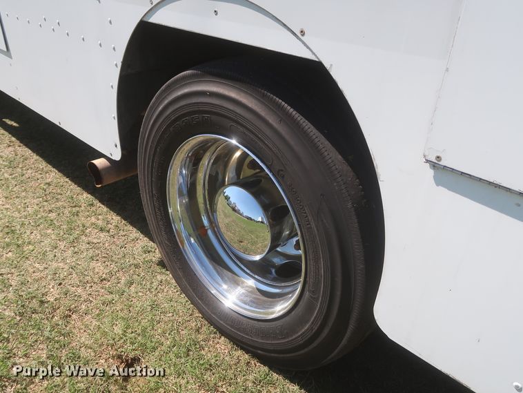 image for item IO9091 2000 Freightliner MT55  food truck