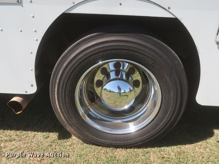 image for item IO9091 2000 Freightliner MT55  food truck